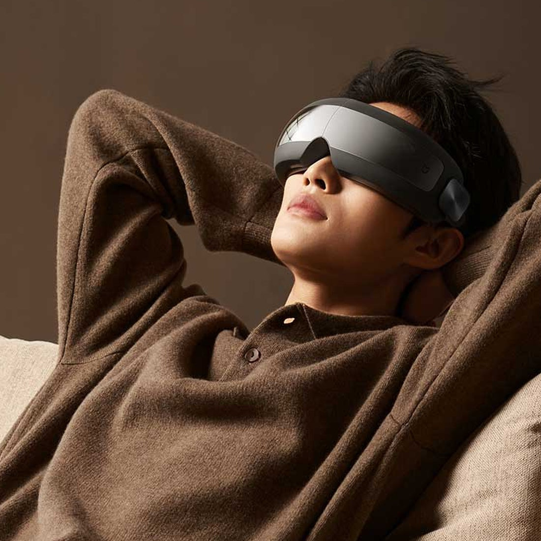 Xiaomi Mijia Smart Eye Massager worn while reclining; manufacturer usage illustration