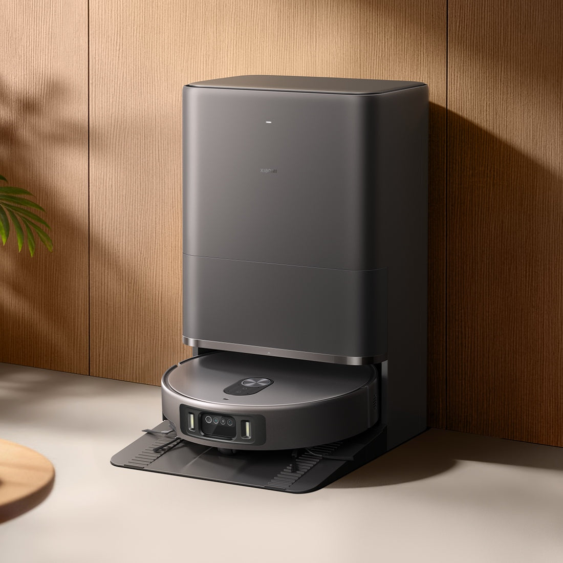 Xiaomi Robot Vacuum 6 Max Dark Gray Silver – omni station in a living space