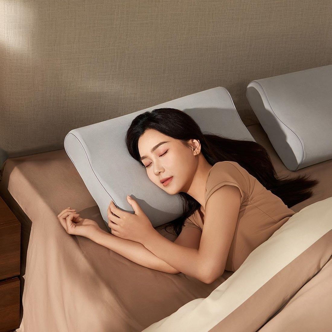 Mijia pillow supporting a side sleeping position