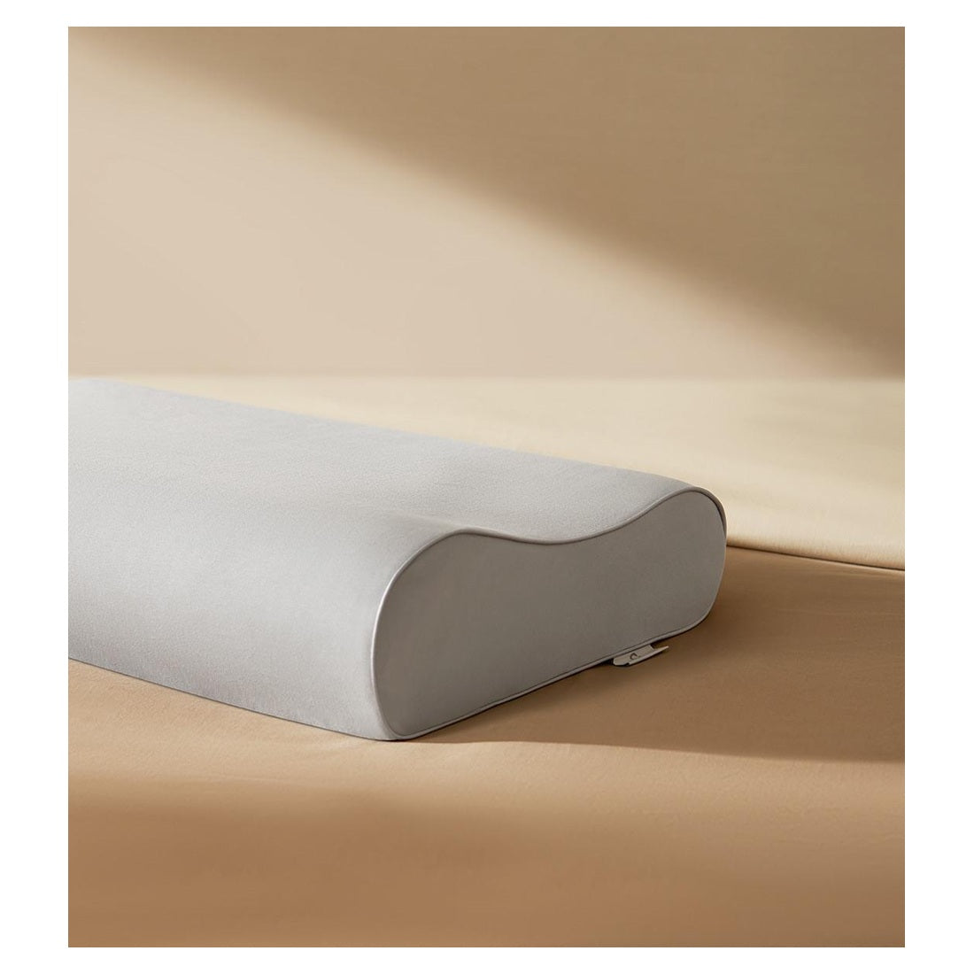 High and low contour sides of the Mijia pillow