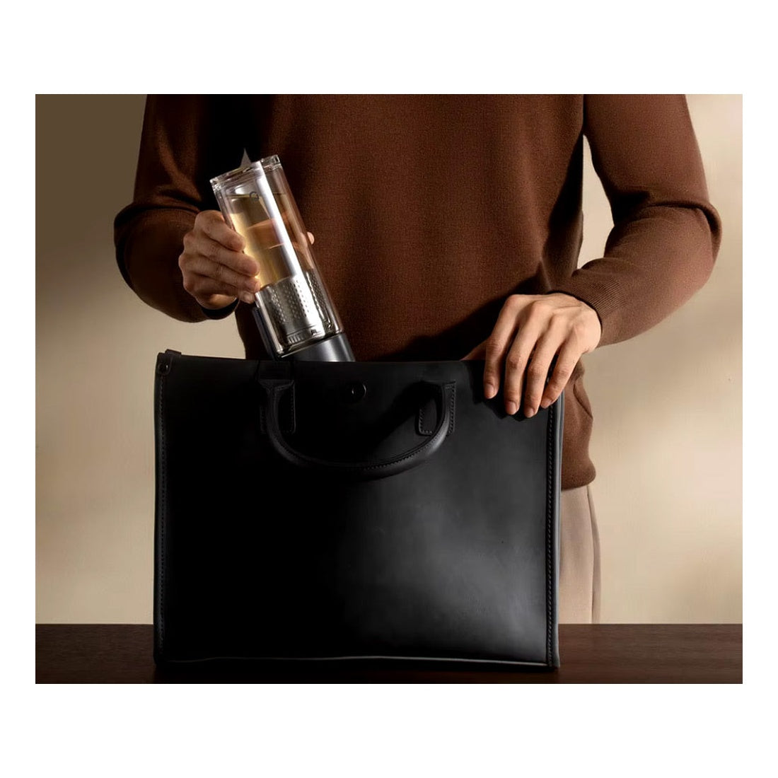 Mijia double-layer glass bottle carried in a bag
