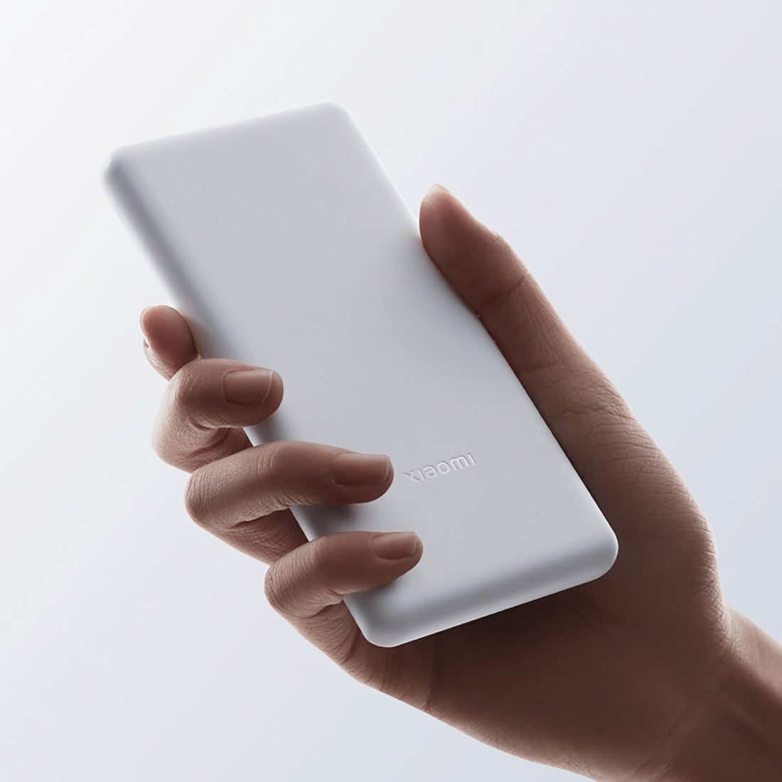 Xiaomi 10000mAh 22.5W Lite power bank held in one hand