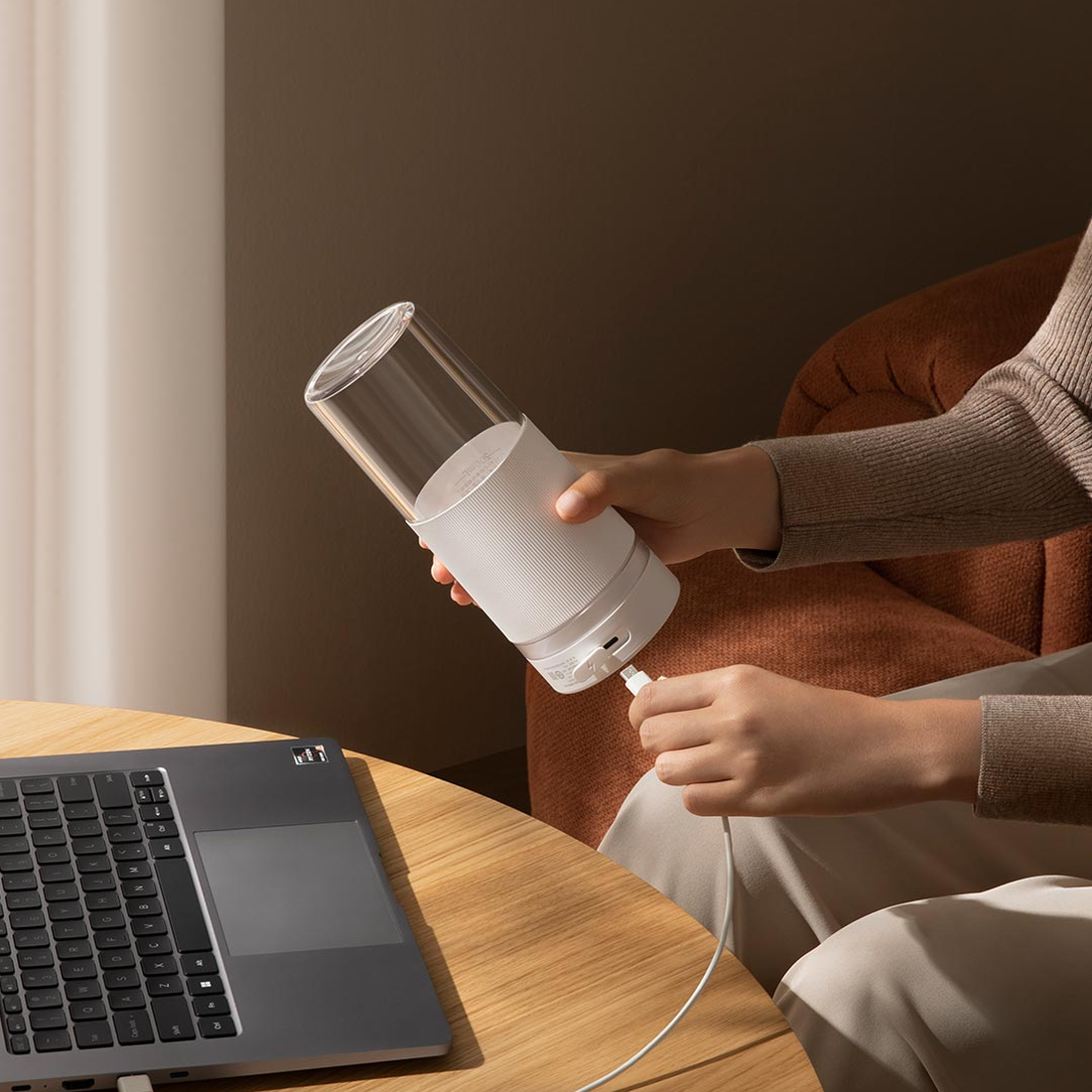 Xiaomi Cordless blender held beside a laptop
