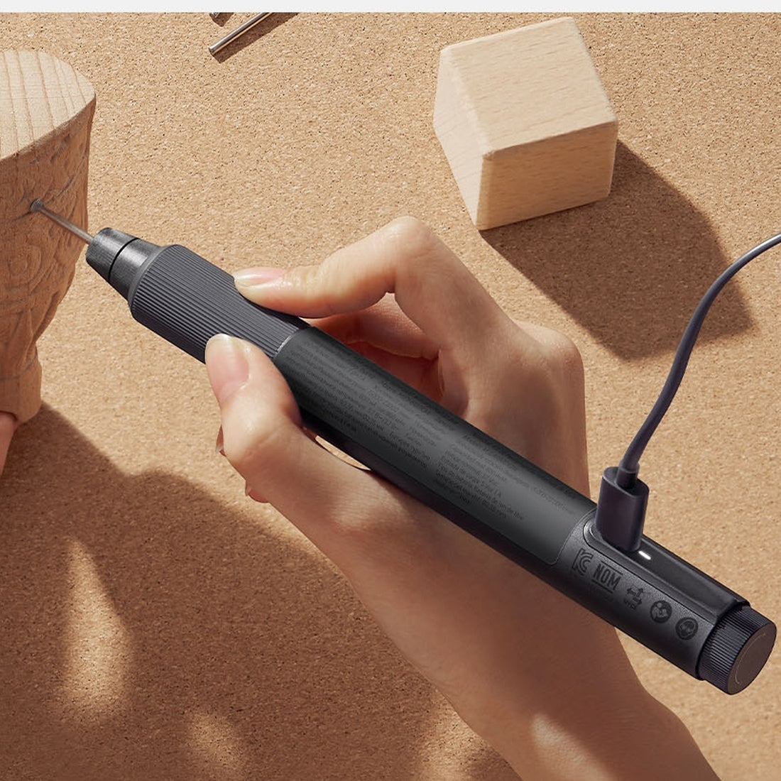 Mijia Rotary Tool engraving wood while connected to USB power